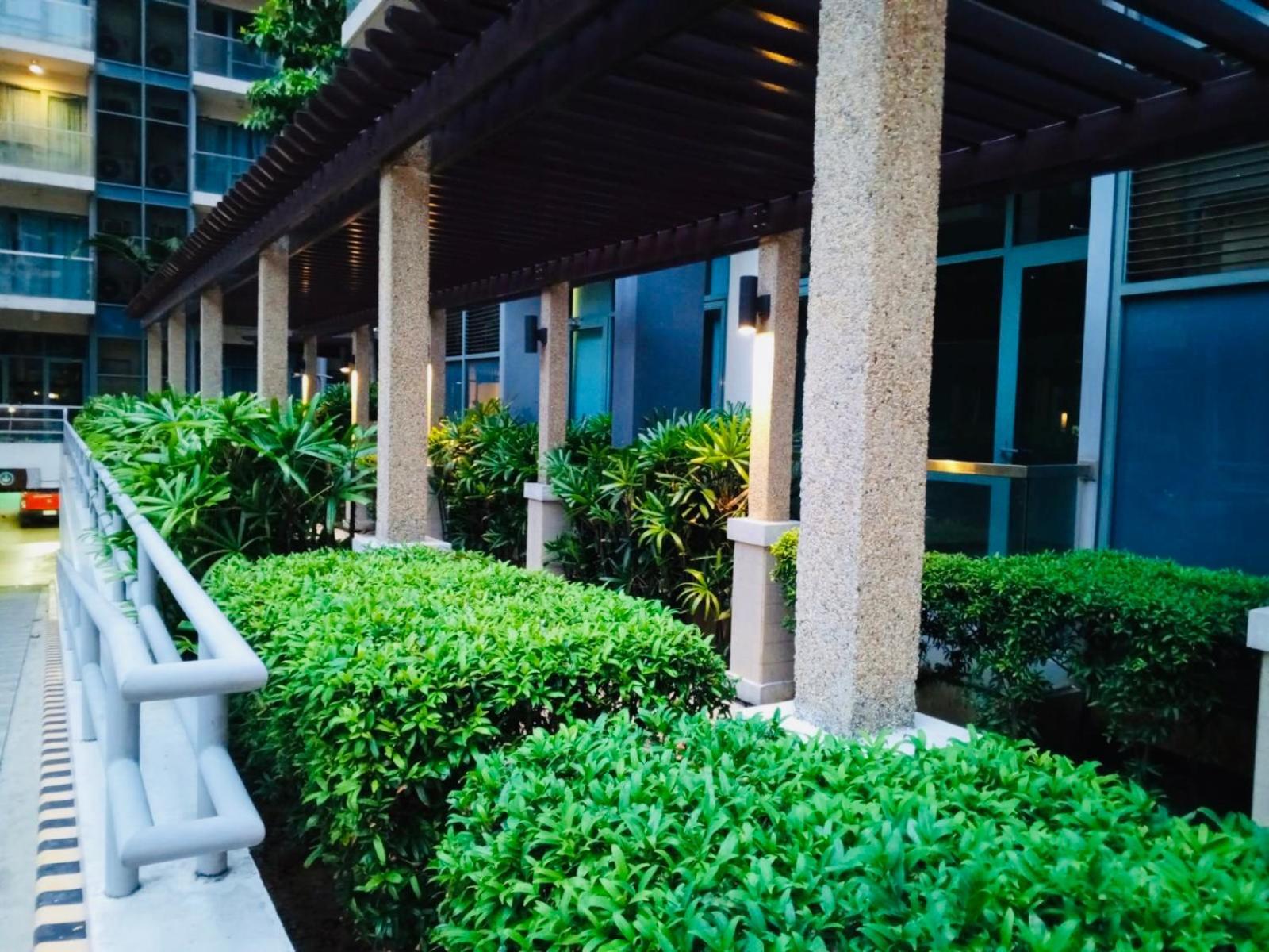 One Palm Tree Villas Condominium - Studio 2Nd Fl With Balcony - Across Terminal 3 Airport Pasay Exterior photo