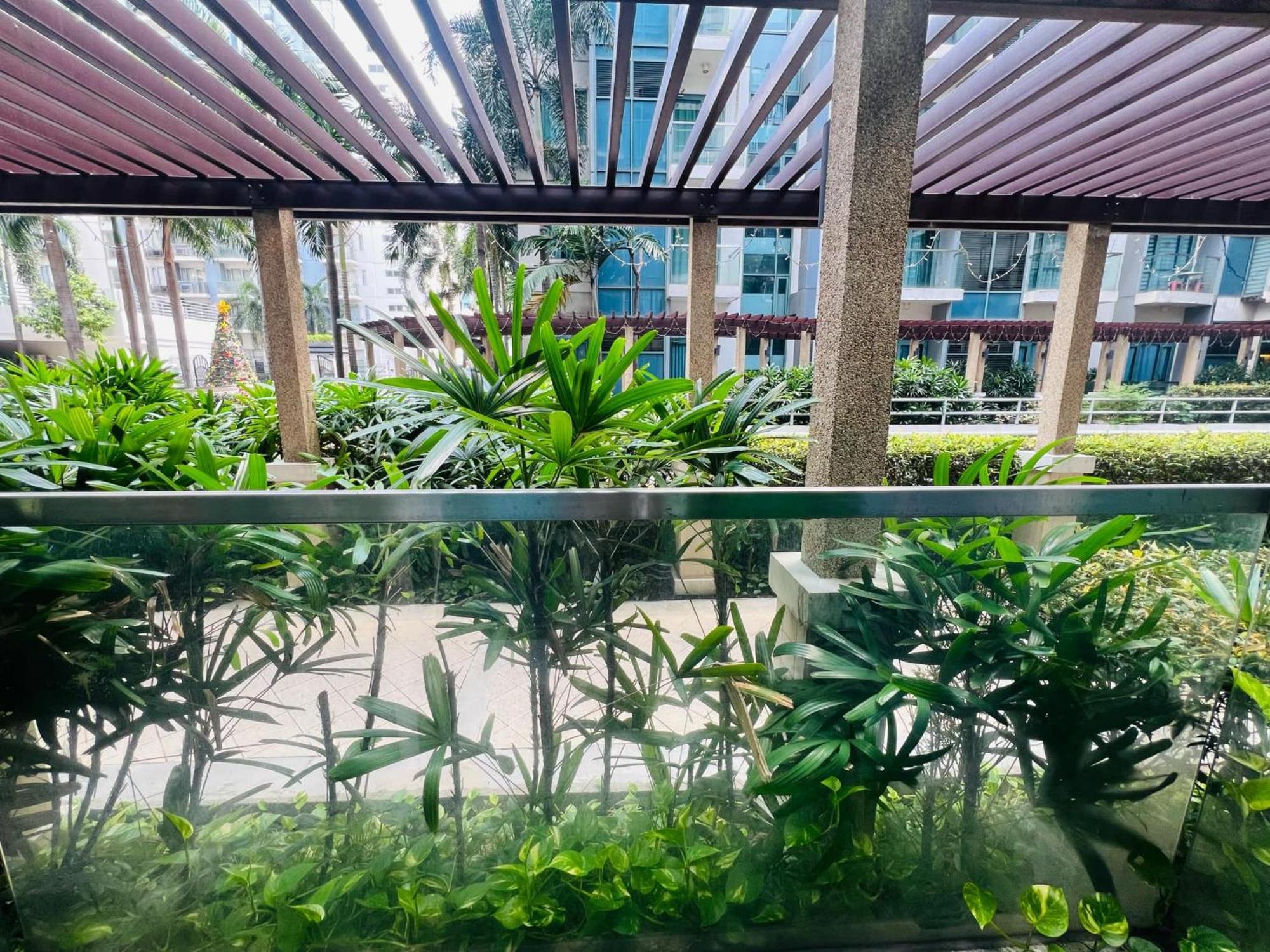 One Palm Tree Villas Condominium - Studio 2Nd Fl With Balcony - Across Terminal 3 Airport Pasay Exterior photo