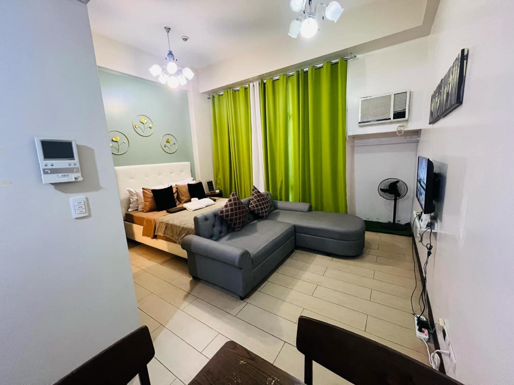 One Palm Tree Villas Condominium - Studio 2Nd Fl With Balcony - Across Terminal 3 Airport Pasay Exterior photo