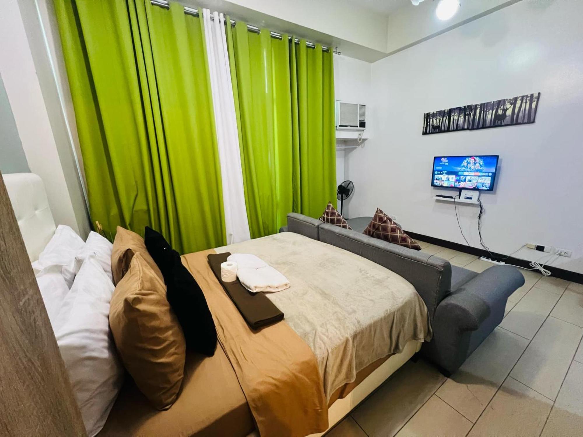 One Palm Tree Villas Condominium - Studio 2Nd Fl With Balcony - Across Terminal 3 Airport Pasay Exterior photo