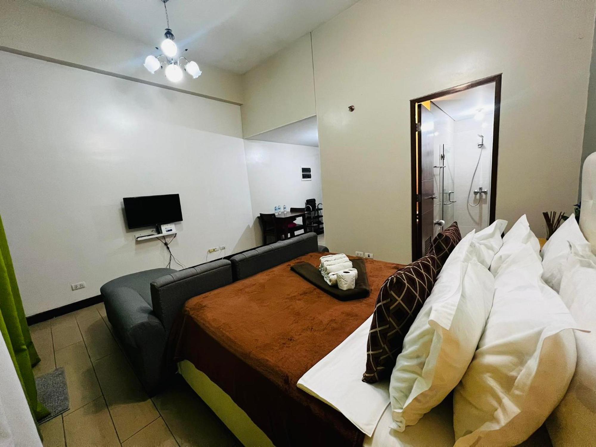 One Palm Tree Villas Condominium - Studio 2Nd Fl With Balcony - Across Terminal 3 Airport Pasay Exterior photo