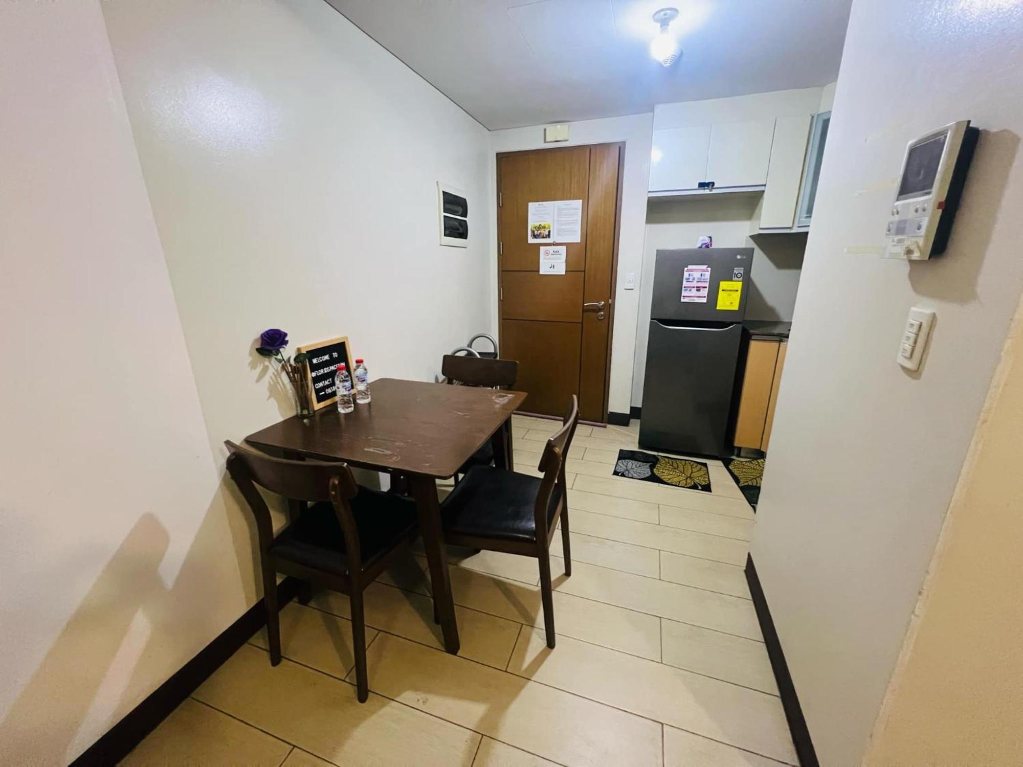 One Palm Tree Villas Condominium - Studio 2Nd Fl With Balcony - Across Terminal 3 Airport Pasay Exterior photo